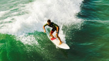 足彩网首页_球衣传承！里夫斯，换到浓眉球衣真的很棒，他是篮球史最伟大球员之一
